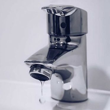 llama ahora a fontanero el puerto